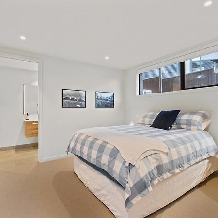 Guest House With Mountain Views Wanaka Bagian luar foto