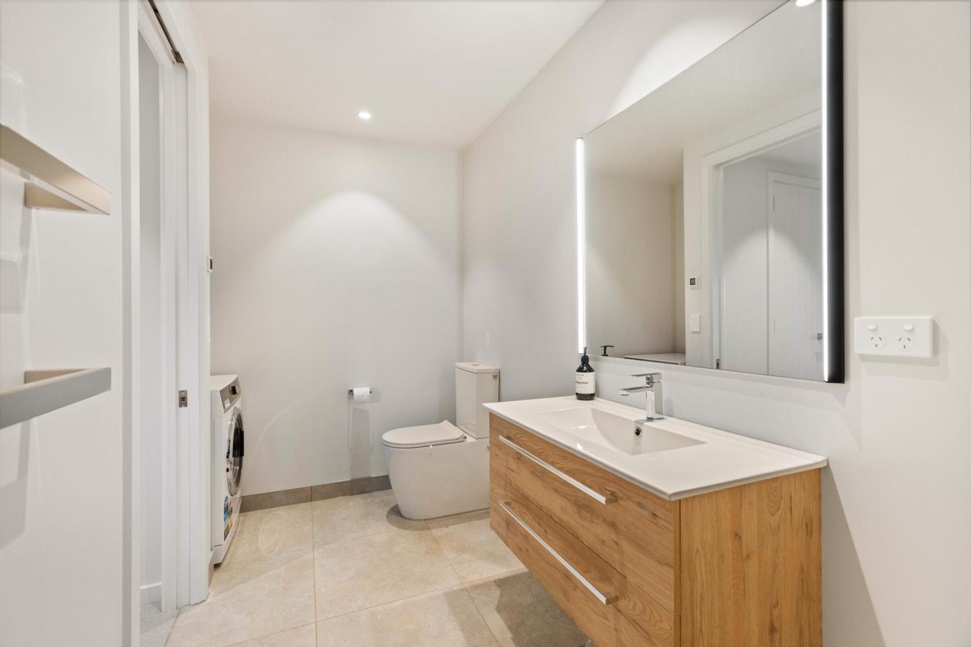 Guest House With Mountain Views Wanaka Bagian luar foto
