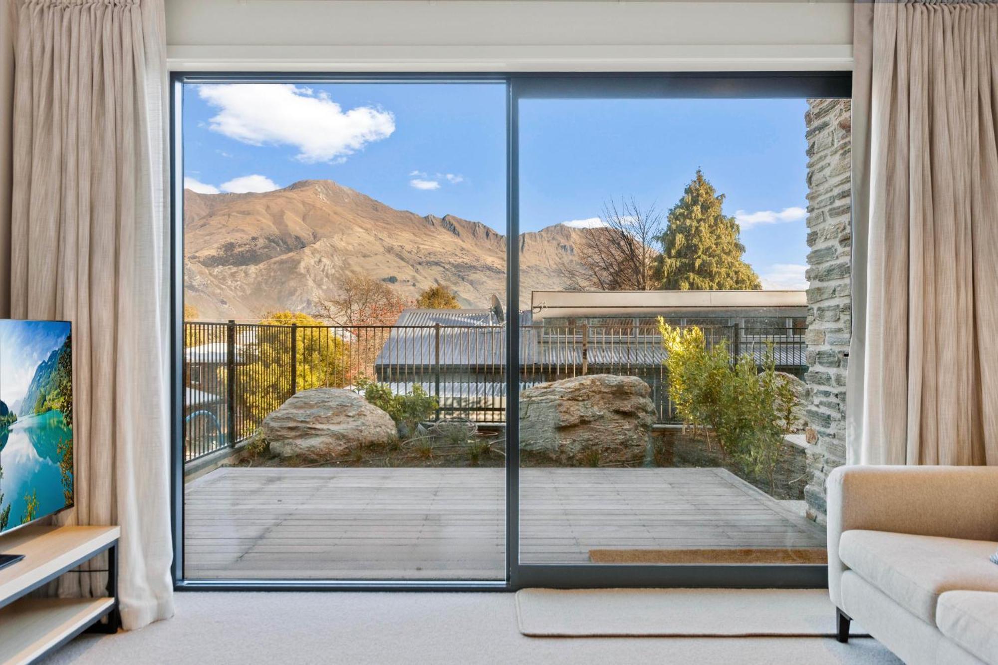 Guest House With Mountain Views Wanaka Bagian luar foto